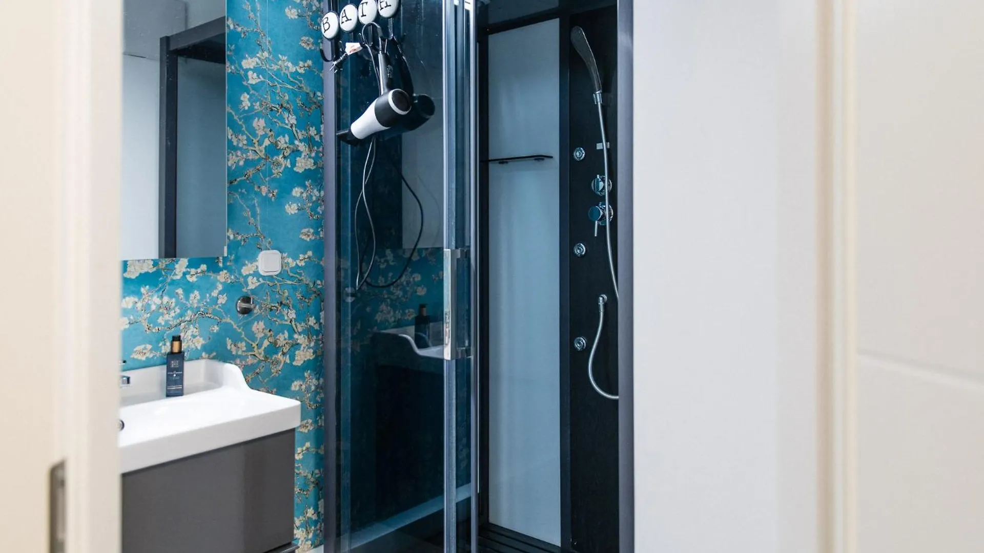 Zimmer In Atelierwohnung Kolín nad Rýnem 0*,  Německo
